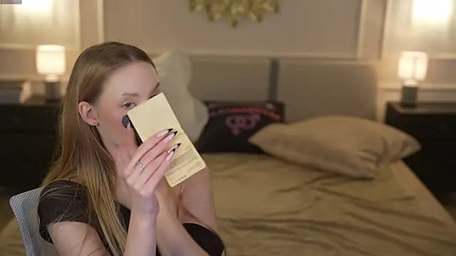 Snapshot of Linda054 chatting on 11.16.25 Linda054 online show from 11.16.25