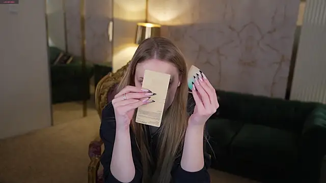 Snapshot of Linda054 chatting on 11.28.25 Linda054 online show from 11.28.25