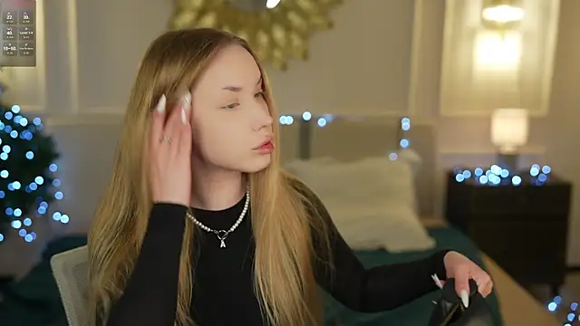 Snapshot of Linda054 chatting on 12.20.25 Linda054 online show from 12.20.25