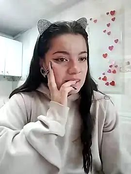 Snapshot of Alice_atm chatting on 12.14.24 Alice atm online show from 12.14.24