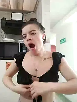 Snapshot of Alice_atm chatting on 12.21.24 Alice atm online show from 12.21.24
