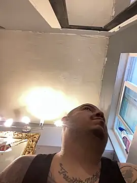 Snapshot of valleyoneofakind chatting on 12.13.24 valleyoneofakind online show from 12.13.24