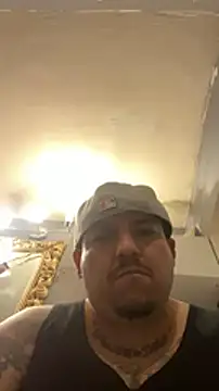 Snapshot of valleyoneofakind chatting on 12.29.24 valleyoneofakind online show from 12.29.24