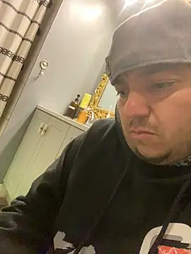 Snapshot of valleyoneofakind chatting on 01.19.25 valleyoneofakind online show from 01.19.25