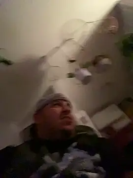 Snapshot of valleyoneofakind chatting on 02.02.25 valleyoneofakind online show from 02.02.25