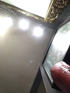 Snapshot of valleyoneofakind chatting on 02.26.25 valleyoneofakind online show from 02.26.25