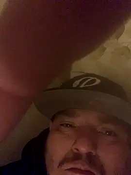 Snapshot of valleyoneofakind chatting on 09.10.25 valleyoneofakind online show from 09.10.25