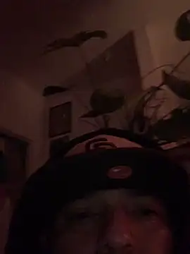 Snapshot of valleyoneofakind chatting on 11.28.25 valleyoneofakind online show from 11.28.25