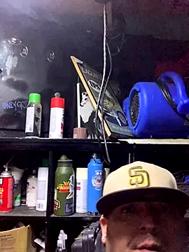 Snapshot of valleyoneofakind chatting on 11.29.25 valleyoneofakind online show from 11.29.25