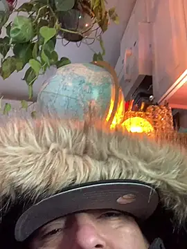 Snapshot of valleyoneofakind chatting on 02.18.26 valleyoneofakind online show from 02.18.26