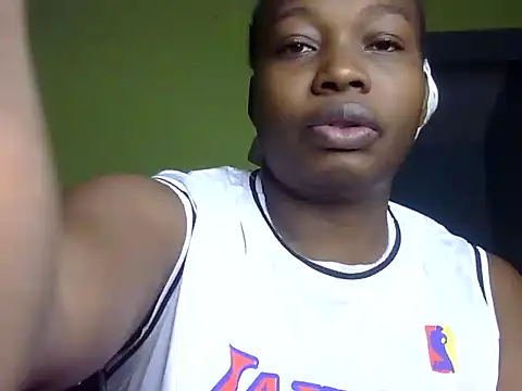 Snapshot of Horny-pretty chatting on 05.25.26 Horny-pretty online show from 05.25.26