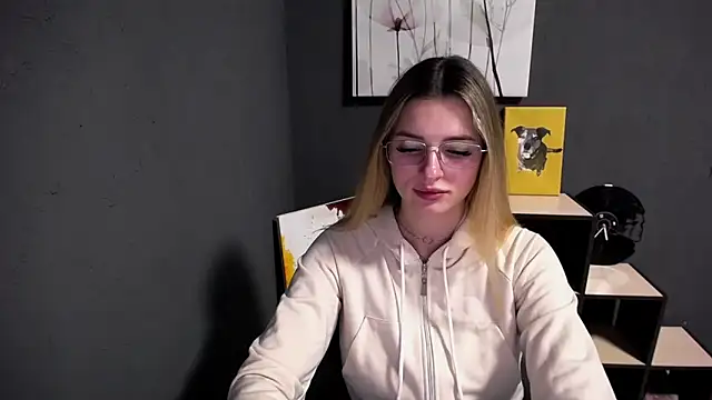 lady olivia  online show from 04.28.26