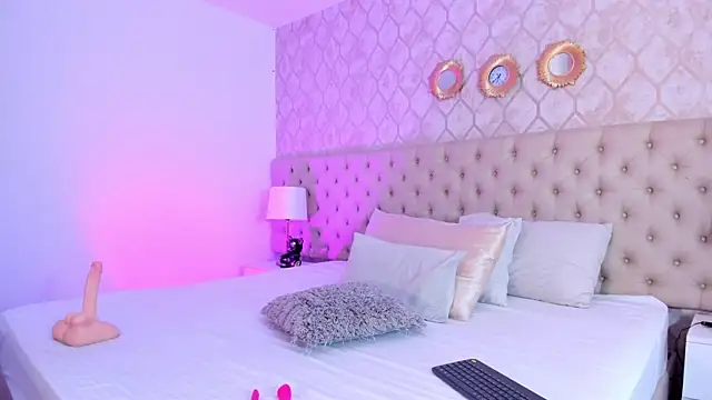 Snapshot of SofieReyes chatting on 06.19.26 SofieReyes online show from 06.19.26