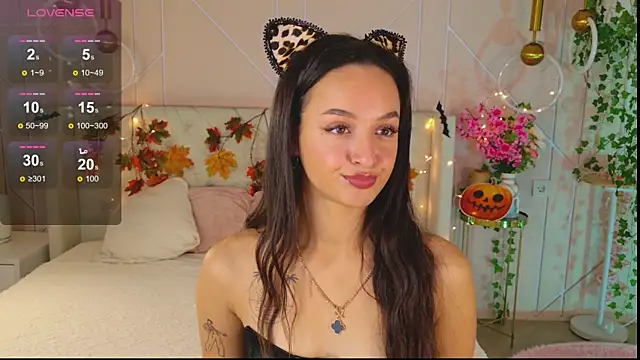 Snapshot of Lolly_Neal chatting on 10.28.25 Lolly Neal online show from 10.28.25