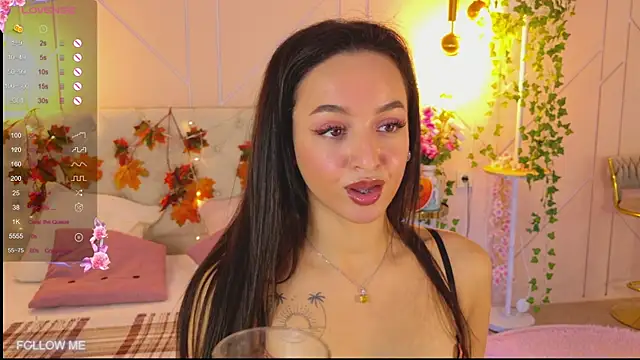 Snapshot of Lolly_Neal chatting on 11.04.25 Lolly Neal online show from 11.04.25