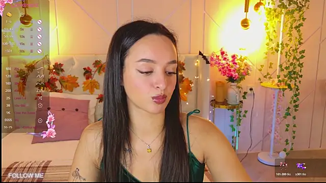 Snapshot of Lolly_Neal chatting on 11.07.25 Lolly Neal online show from 11.07.25