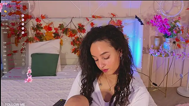 Snapshot of Lolly_Neal chatting on 11.25.25 Lolly Neal online show from 11.25.25