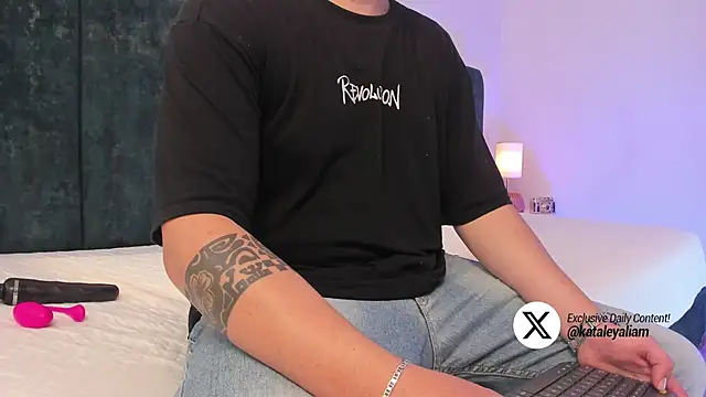 Snapshot of kataleyandliam chatting on 03.04.25 kataleyandliam online show from 03.04.25