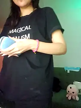 Snapshot of azumiichan chatting on 11.20.25 azumiichan online show from 11.20.25