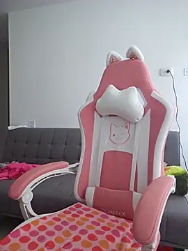 Snapshot of azumiichan chatting on 11.20.25 azumiichan online show from 11.20.25