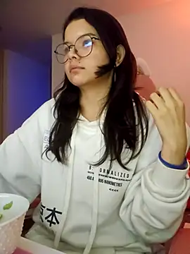 Snapshot of azumiichan chatting on 12.02.25 azumiichan online show from 12.02.25