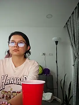 Snapshot of azumiichan chatting on 12.18.25 azumiichan online show from 12.18.25