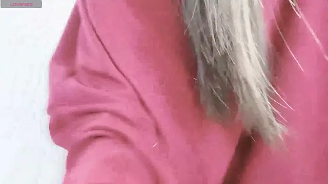 Snapshot of tanhxiu chatting on 12.18.24 tanhxiu online show from 12.18.24