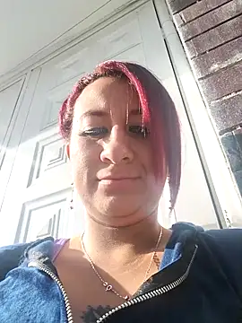 Snapshot of noa__01 chatting on 12.15.25 noa 01 online show from 12.15.25