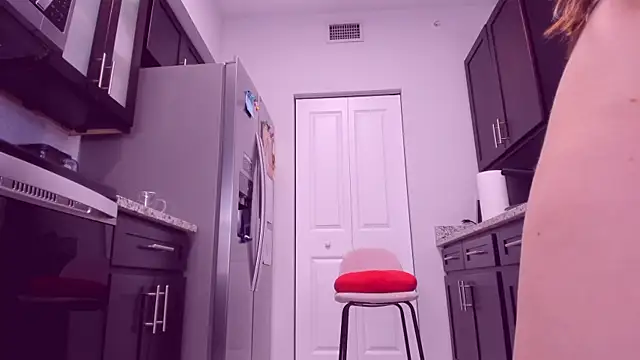 Snapshot of AngieDaniels1 chatting on 10.06.25 AngieDaniels1 online show from 10.06.25