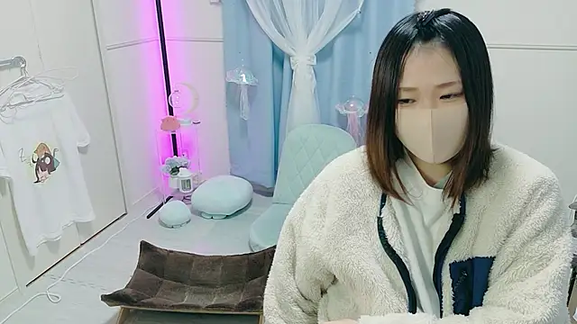 Snapshot of MEI--55 chatting on 11.21.25 MEI--55 online show from 11.21.25