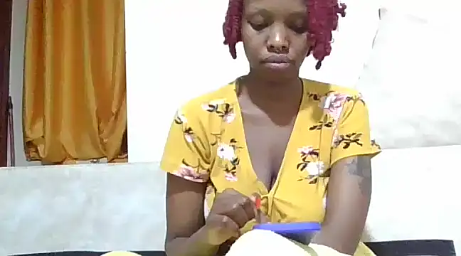 Snapshot of sexxygoldy chatting on 02.14.25 sexxygoldy online show from 02.14.25