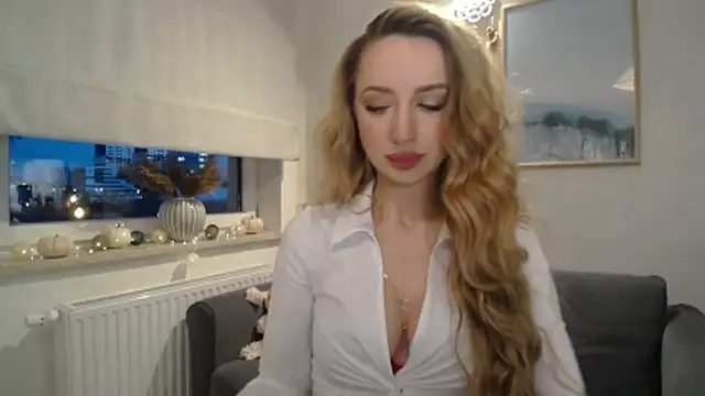 Snapshot of JulietteDiamond chatting on 11.19.25 JulietteDiamond online show from 11.19.25
