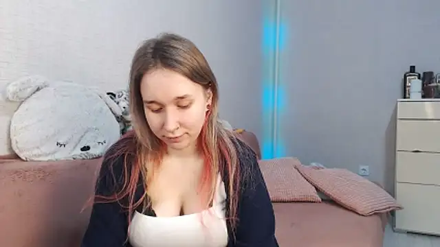 Snapshot of lovely_hayley chatting on 02.10.26 lovely hayley online show from 02.10.26