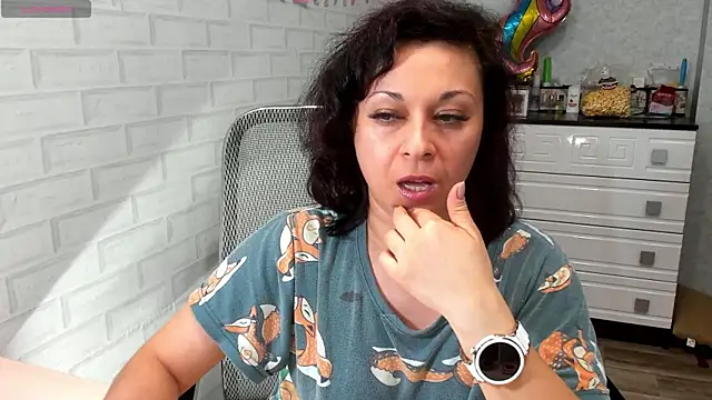 Snapshot of TeasyLana chatting on 03.13.26 TeasyLana online show from 03.13.26