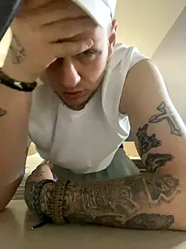 Snapshot of VixyGang chatting on 10.08.25 VixyGang online show from 10.08.25