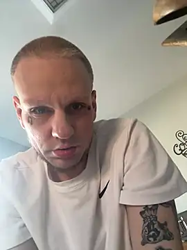 Snapshot of VixyGang chatting on 02.15.26 VixyGang online show from 02.15.26