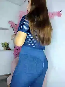 Snapshot of caro_sweett chatting on 03.10.25 caro sweett online show from 03.10.25