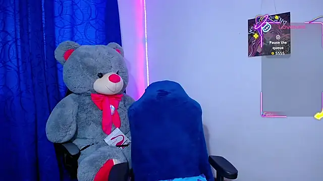 OwenBluee online show from 04.26.26