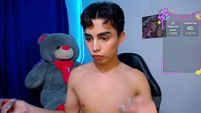 Snapshot of OwenBluee chatting on 05.12.26 OwenBluee online show from 05.12.26