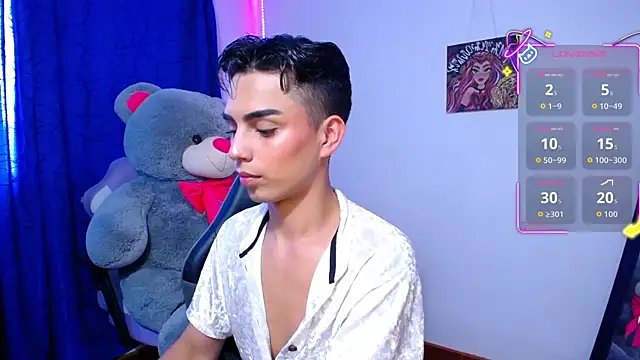 Snapshot of OwenBluee chatting on 05.26.26 OwenBluee online show from 05.26.26