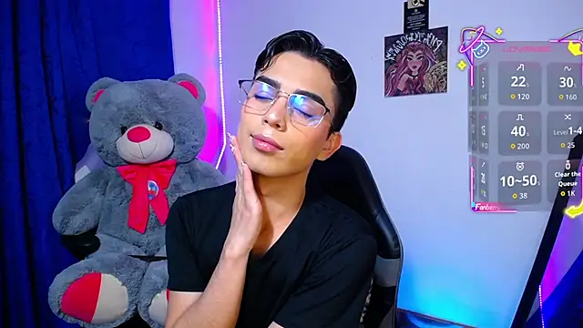 Snapshot of OwenBluee chatting on 06.21.26 OwenBluee online show from 06.21.26