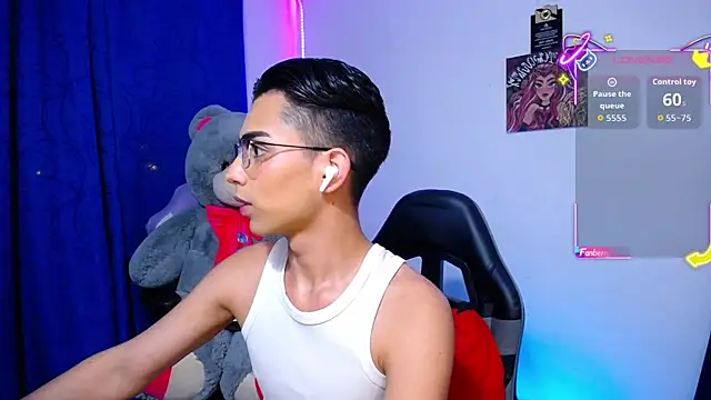 Snapshot of OwenBluee chatting on 07.09.26 OwenBluee online show from 07.09.26