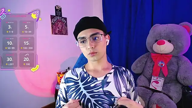 Snapshot of OwenBluee chatting on 07.16.26 OwenBluee online show from 07.16.26