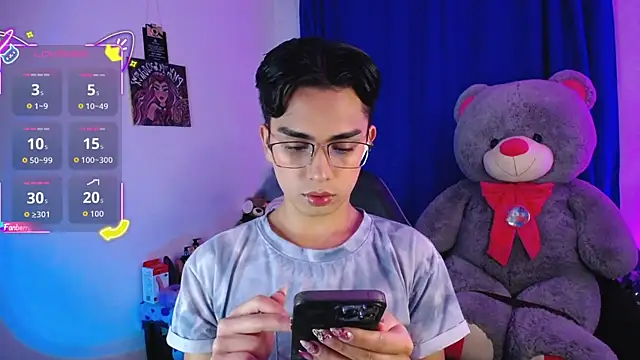 Snapshot of OwenBluee chatting on 07.24.26 OwenBluee online show from 07.24.26