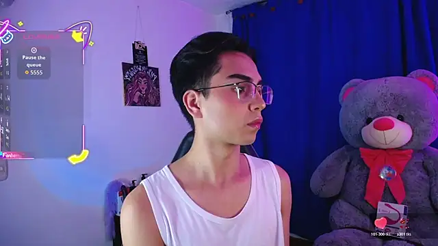Snapshot of OwenBluee chatting on 07.29.26 OwenBluee online show from 07.29.26