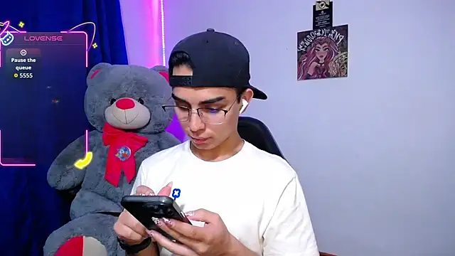 Snapshot of OwenBluee chatting on 07.31.26 OwenBluee online show from 07.31.26