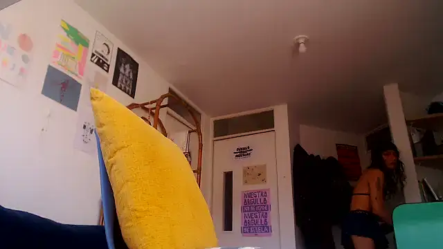 Snapshot of Zafiro_subversiva chatting on 01.18.25 Zafiro subversiva online show from 01.18.25