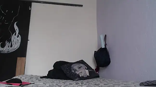 Snapshot of Zafiro_subversiva chatting on 02.25.25 Zafiro subversiva online show from 02.25.25