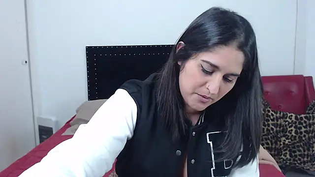 Snapshot of nathcollyns chatting on 10.11.25 nathcollyns online show from 10.11.25