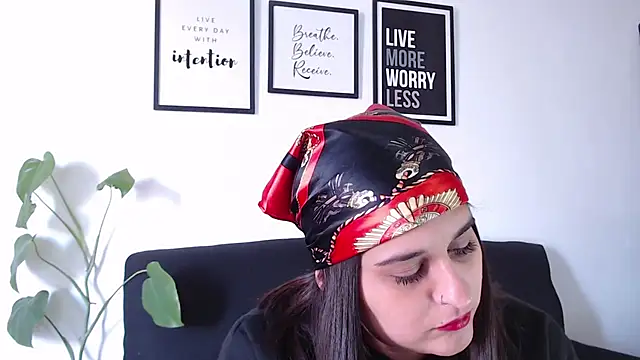 Snapshot of nathcollyns chatting on 11.11.25 nathcollyns online show from 11.11.25